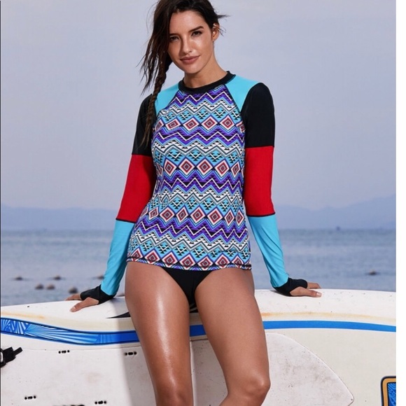 Geometric Pattern Rashguard Top NWT - Picture 4 of 4